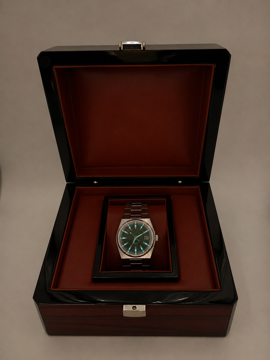 Atelier Verde premium green dial automatic watch — 40mm stainless steel lume shot — PAWL Studio